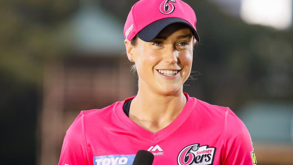 Ellyse Perry to remain in Sixers camp following contract extension