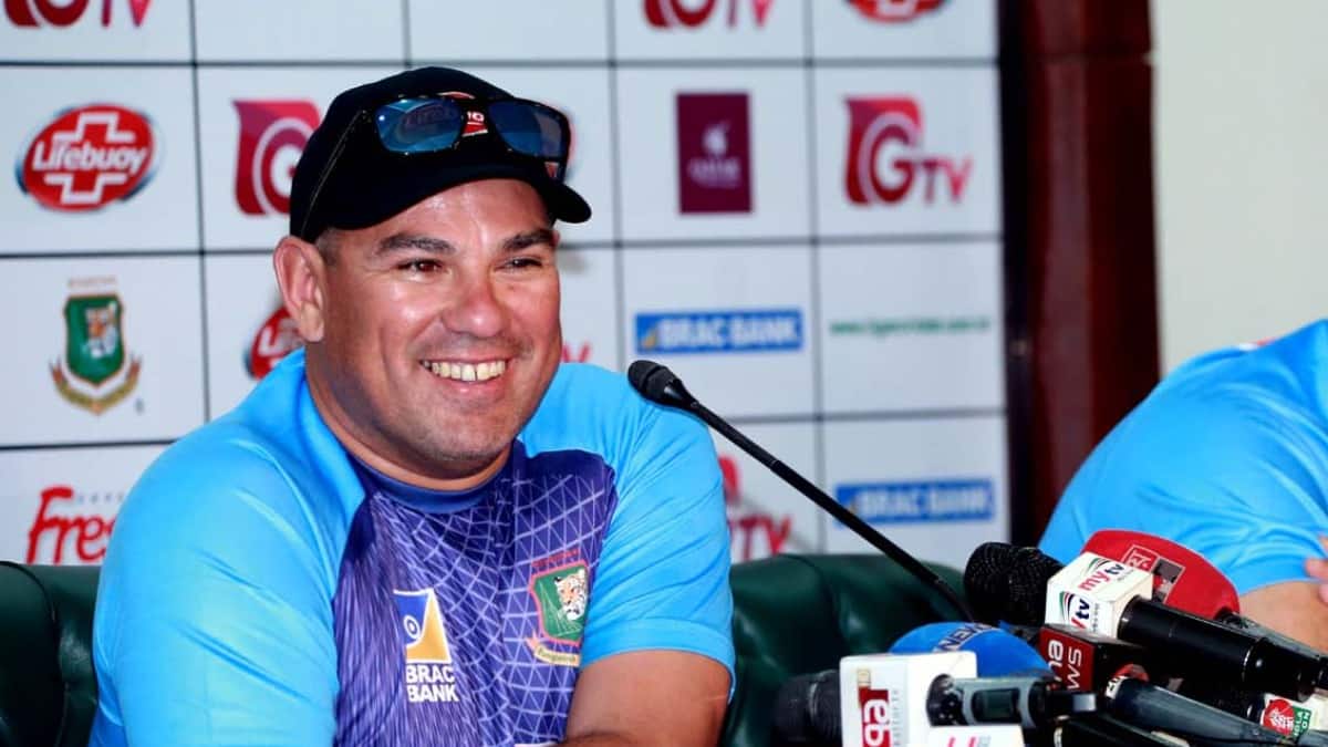 Russell Domingo en route to Bangladesh ahead of Asia Cup 2022
