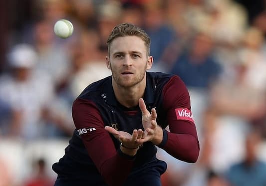 Graeme White extends his contract with Northamptonshire