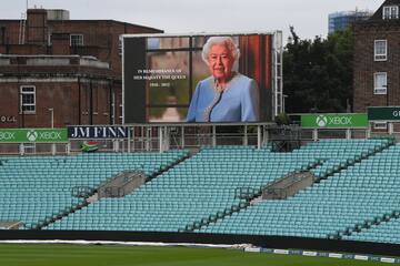 England, South Africa pay tributes to Queen as series-decider commences