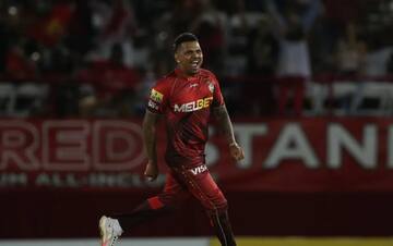 Sunil Narine's all-round show guides Knight Riders to a victory