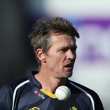 Michael Hogan to retire from professional cricket