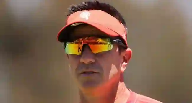Simon Helmot to coach Melbourne Renegades until WBBL 09