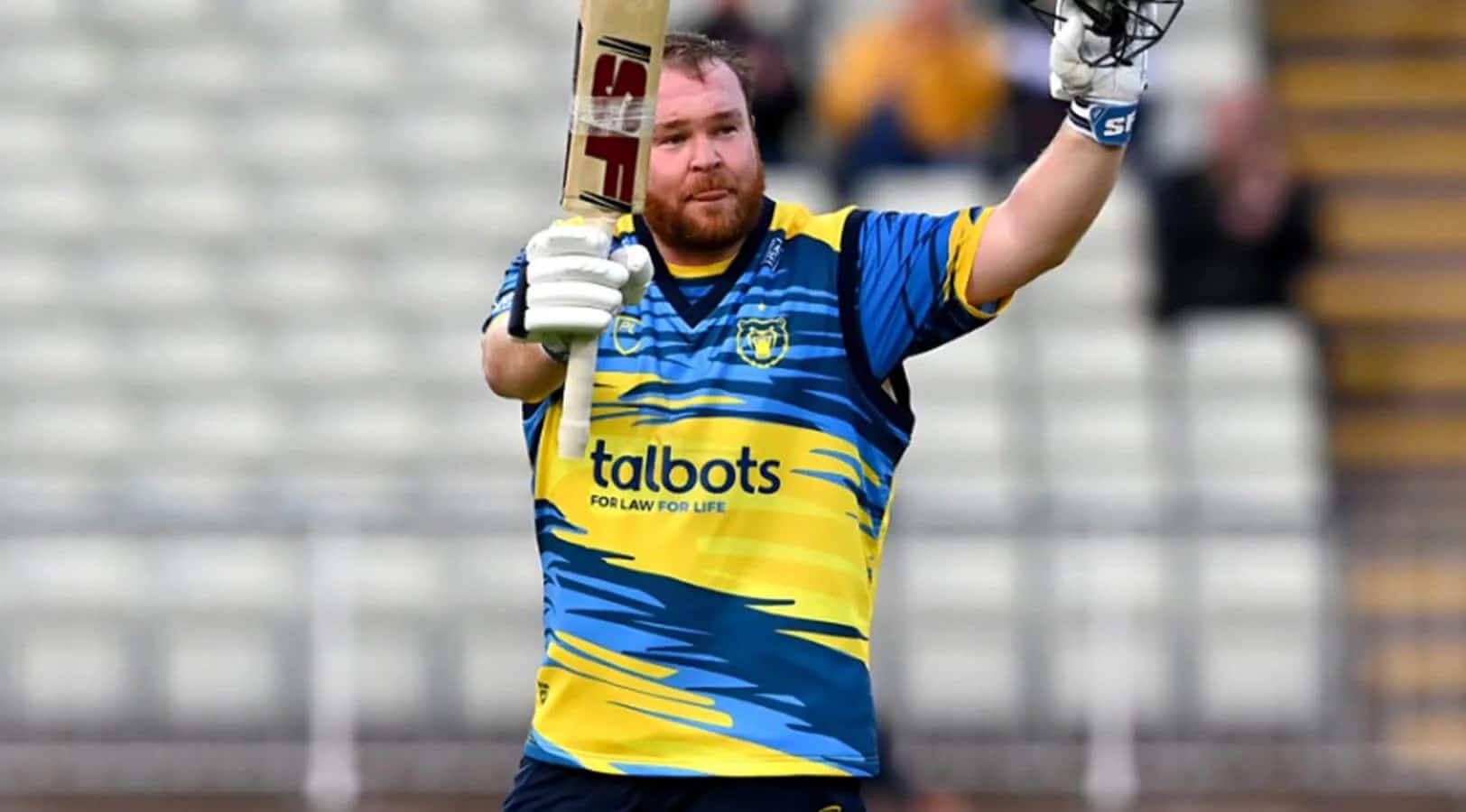 Paul Stirling wins Walter Lawrence Trophy for T20 Blast ton
