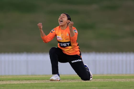WBBL 2022: King, Peschel's marvellous spell hands Hobart their first loss of the season