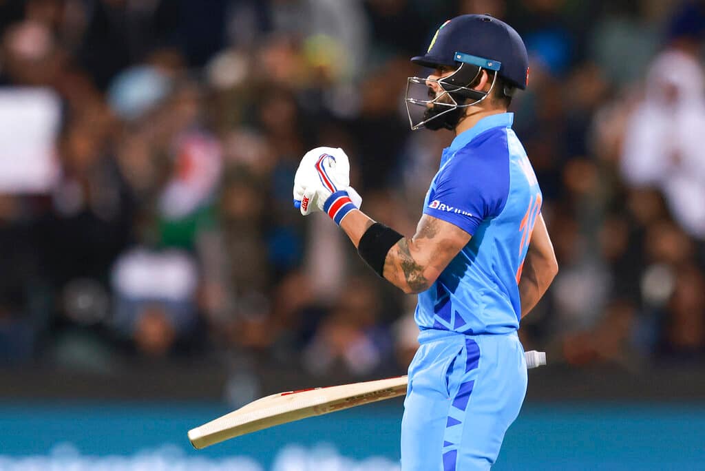 Mahela Jayawardena reacts as Virat Kohli breaks his World Cup record