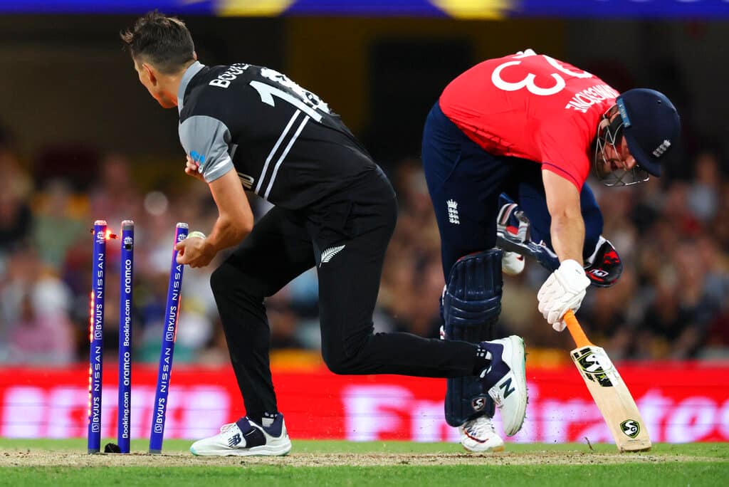 Thrills, spills and suspense in episode three of England and New Zealand’s white ball trilogy