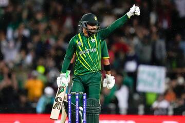 T20 World Cup 2022: Shadab Khan masterclass keeps Pakistan alive in the tournament