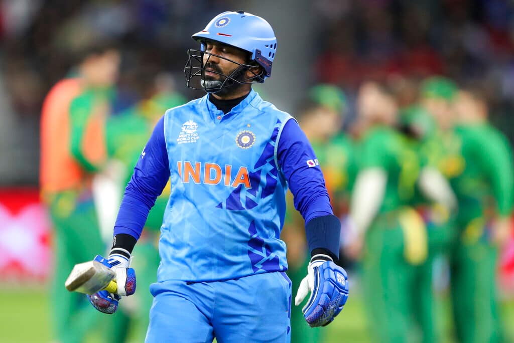 Former World Cup winner stands by Dinesh Karthik amidst criticism