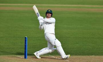 Liam Patterson-White extends his contract with Nottinghamshire