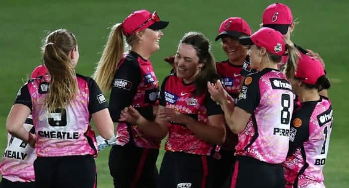 WBBL 2022: Erin Burns and Sophie Ecclestone help Sydney Sixers qualify for  the final
