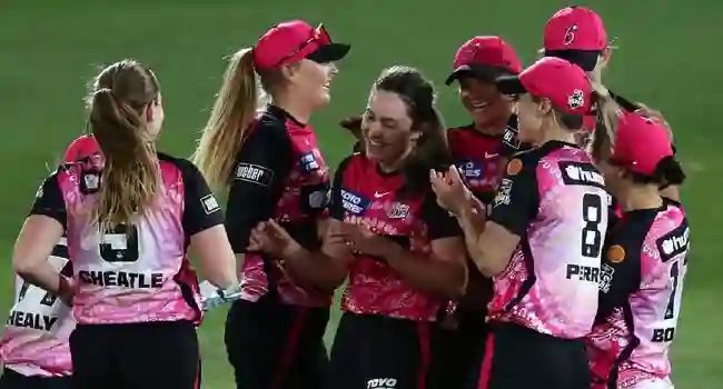 WBBL 2022: Erin Burns and Sophie Ecclestone help Sydney Sixers qualify for  the final