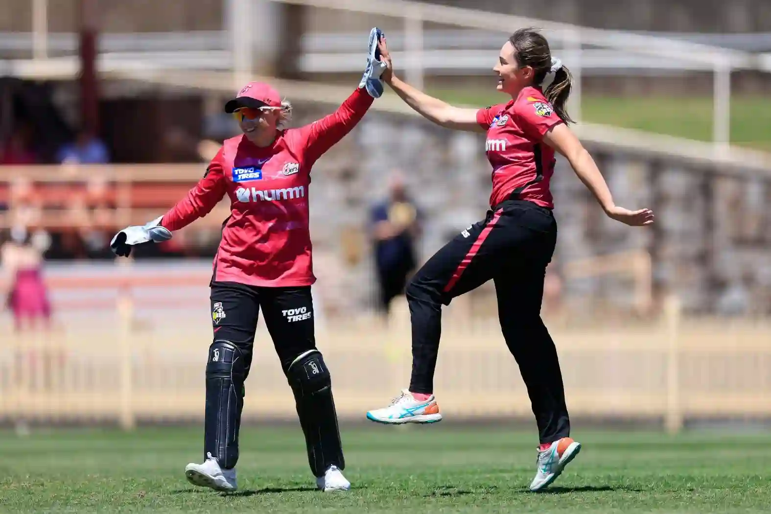 Clinical Sixers thrash Hobart Hurricanes