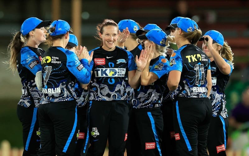 WBBL | Schutt, Wolvaardt seal a comfortable victory for Strikers