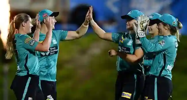 Dominant Brisbane Heat crush Hobart Hurricanes to secure spot in WBBL 08 Challenger