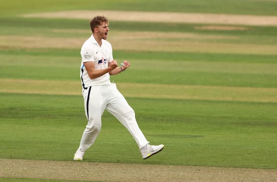 Ben Coad signs two year contract extension with Yorkshire 
