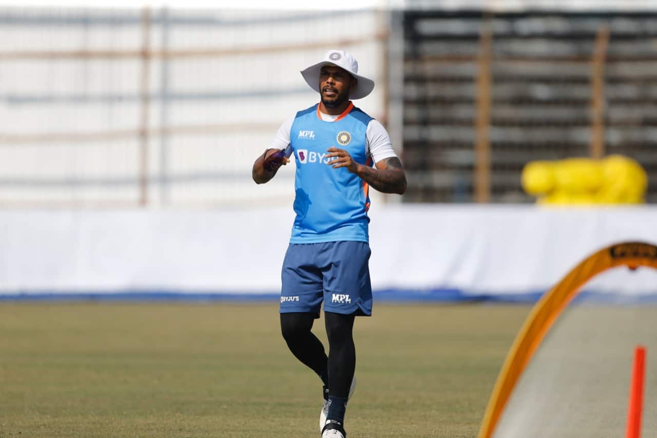 Umesh Yadav will spearhead bowling: Paras Mhambrey