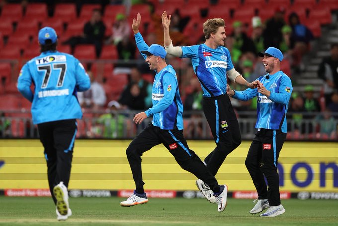 Strikers decimate Thunder to lowest-ever T20 score