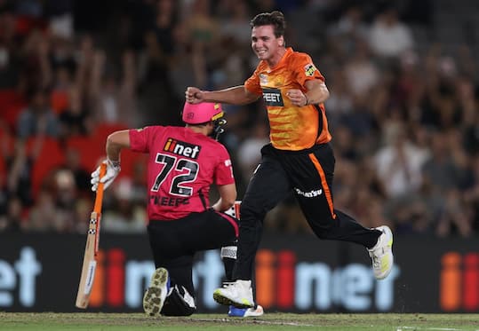 Big Bash League 2022-23: Hardie and bowlers fly high as Scorchers demolish Sixers