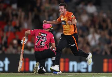 Big Bash League 2022-23: Hardie and bowlers fly high as Scorchers demolish Sixers