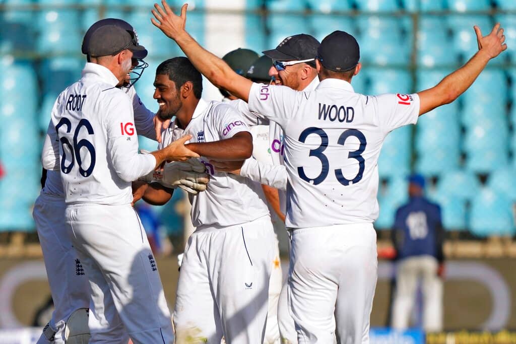 England on the brink of a series of clean-sweep over Pakistan