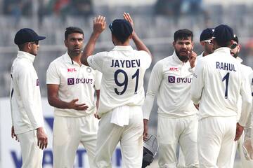 BAN vs IND, 2nd Test: Umesh-Ashwin rattle Bangladesh on Day 1