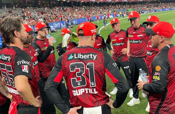 Sutherland holds his nerves to pull off stunning win for Renegades
