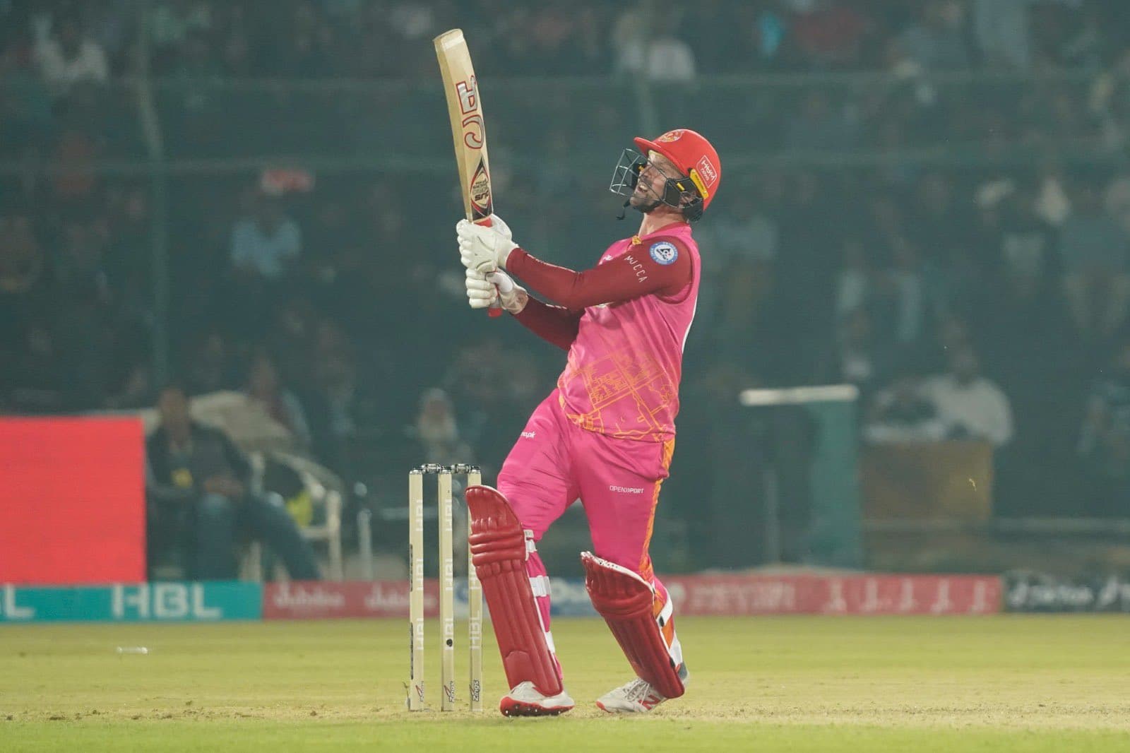 Colin Munro and Azam Khan's show seals the game against Karachi
