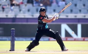 Suzie Bates stars with the bat as New Zealand crush Bangladesh