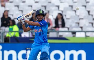 Harmanpreet Kaur becomes fourth women cricketer to score 3000 T20I runs