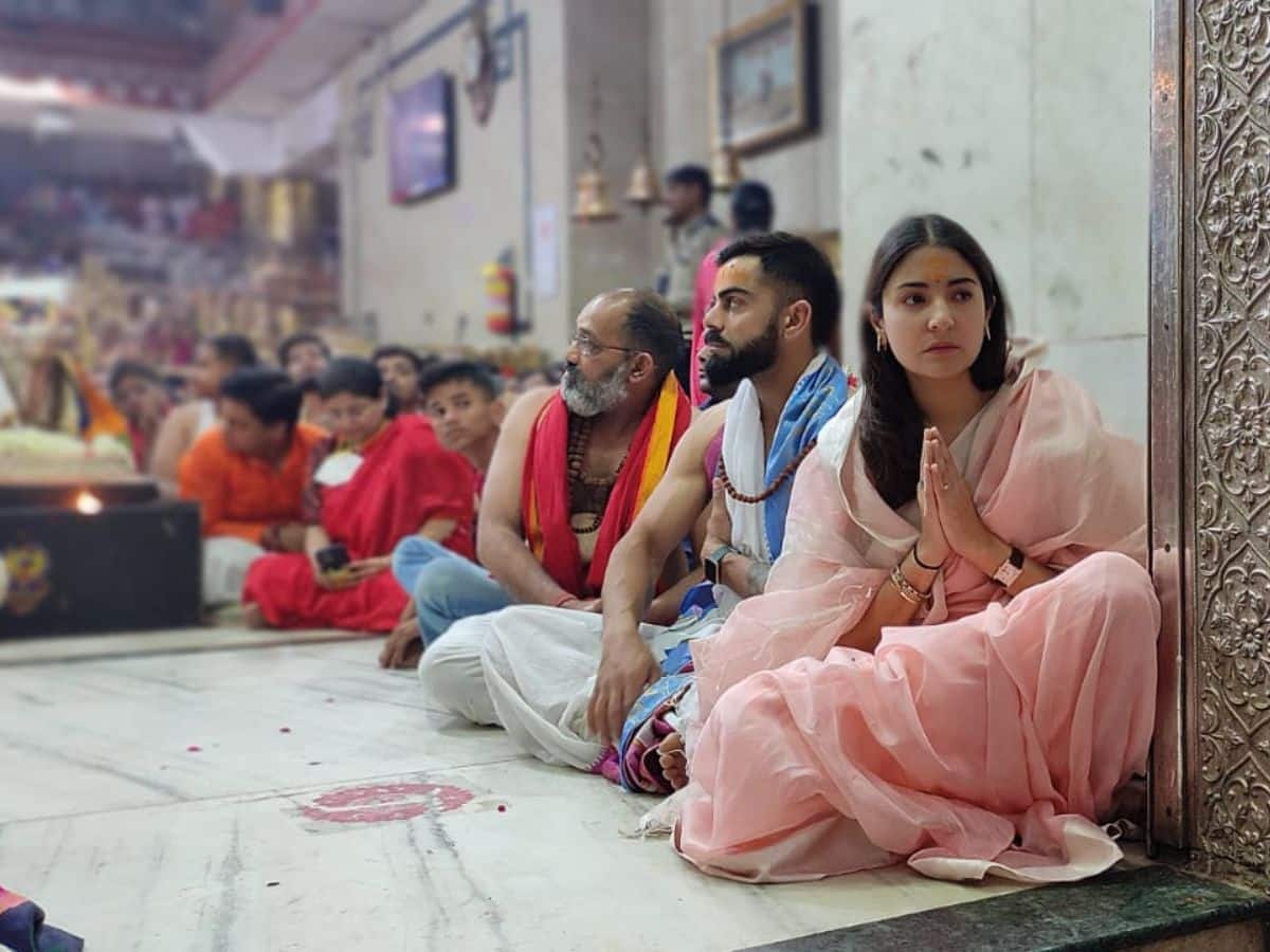 Watch: Netizens go Crazy as Virat Kohli, Anushka Sharma Seek Blessing in Mahakaleshwar Temple