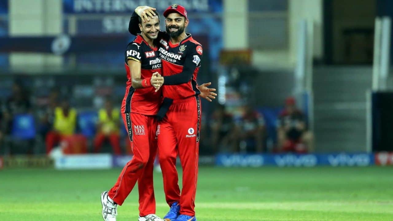 Harshal Patel Jokes About Taking RCB Coach Mike Hesson’s Job