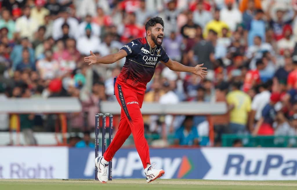 PBKS vs RCB: Mohammed Siraj Sizzles in the Powerplay; Punjab Rocked Early