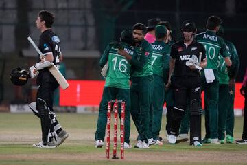 PAK vs NZ, 4th ODI | Preview, Pitch Report, Predicted Playing XIs, Fantasy Tips & Prediction
