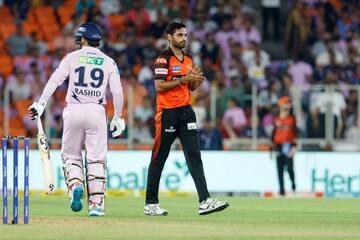 SunRisers Hyderabad Gets Four Wickets in Final Over Against Gujarat