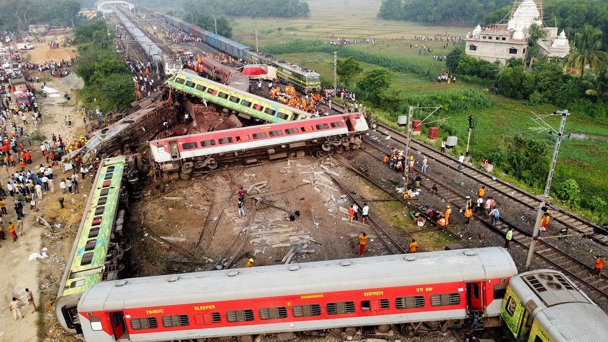 Virat Kohli, Gautam Gambhir and Other Cricketers Join in Mourning After Dreadful Train Accident in Odisha 