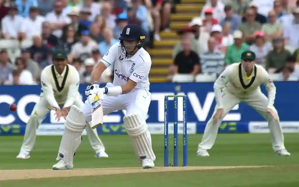 'Root Starts Reverse-Ramps...,' Damien Fleming Taken Aback by Englishman's Unorthodox Shots