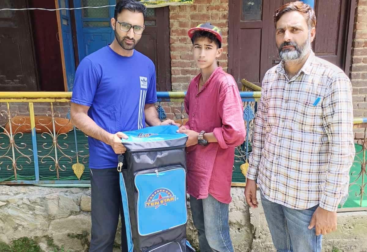 Meet Kashmiri Cricket Prodigy Uzair Nabi Who Aspires to Emulate Virat Kohli