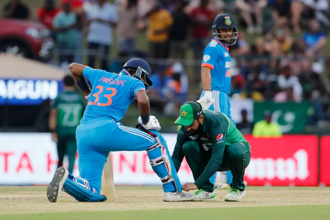 IND vs PAK | Shadab Khan's Gesture For Hardik Pandya Wins Hearts