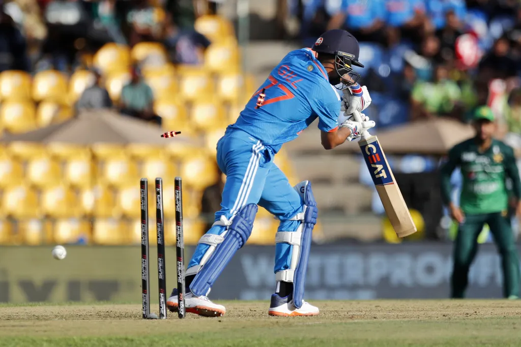 It's Naseem Shah vs Shubman Gill: Twitter Fued Intensifies, Calls Pakistani Pacer His 'Grandfather'