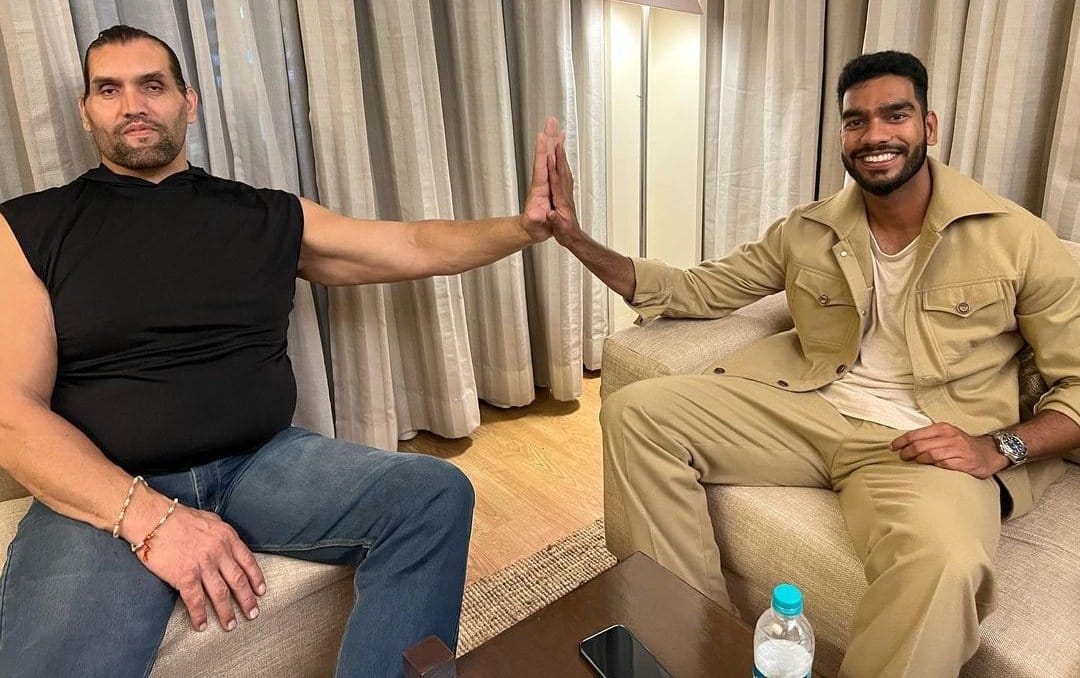 Venkatesh Iyer Meets WWE Superstar 'The Great Khali'; Shares Candid Picture