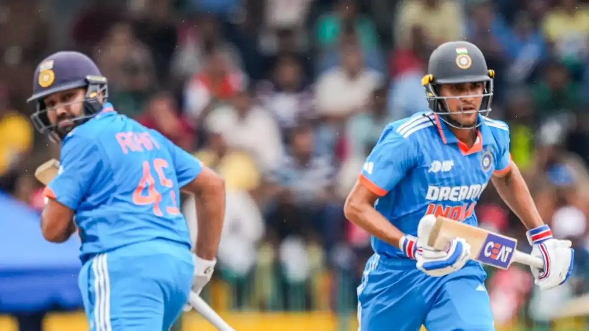 Shubman Gill 'Hammers' Pakistan Bowlers; Smacks Six Boundaries vs Shaheen Afridi