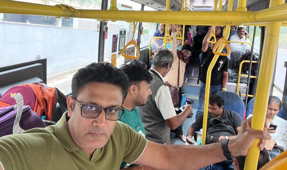 Ex-Indian Coach Anil Kumble Spotted in a Bus, Pic Goes Viral