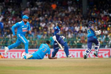Why Rohit Sharma Stopped Mohammed Siraj After 7 Overs In Asia Cup Final?