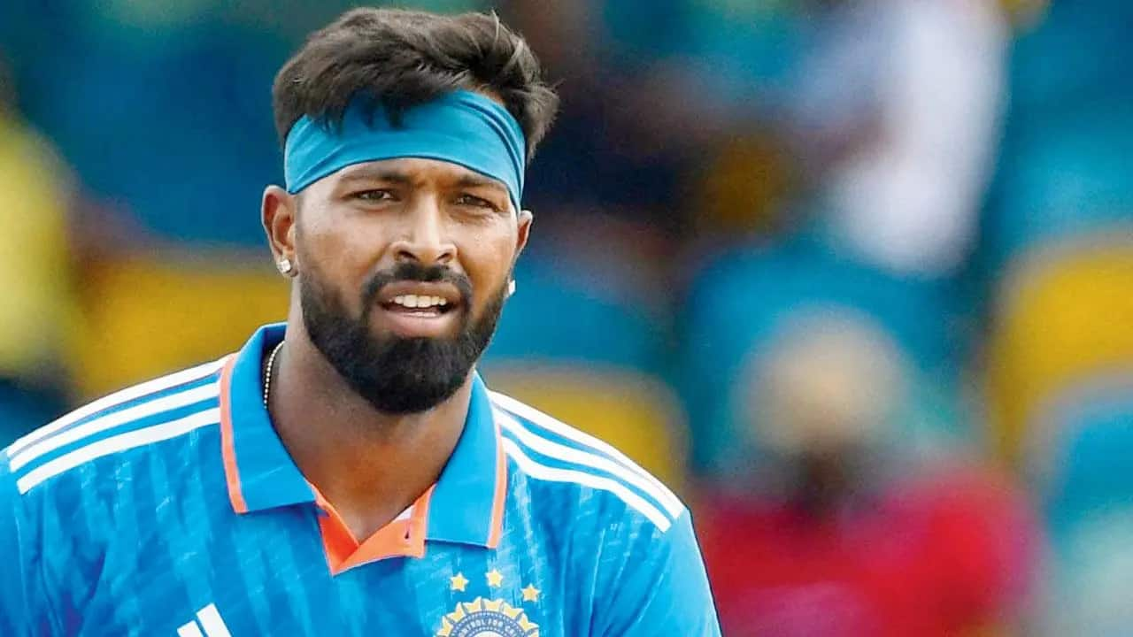 Hardik Pandya Got A New Haircut From Aalim Hakim While Wearing A Rs 80 Lakh  Watch