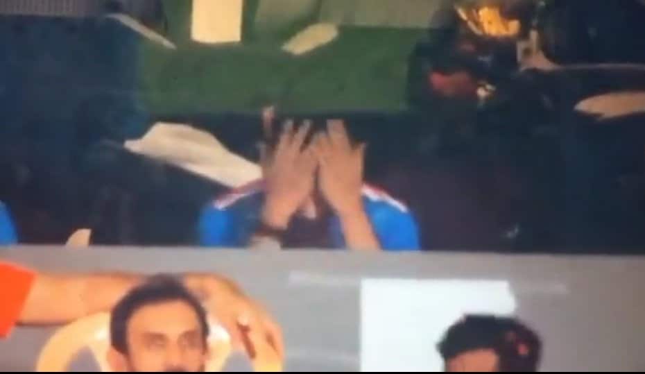 Virat Kohli's Gutted Reaction In Dressing Room After Dismissal vs AUS [ Check Pics]