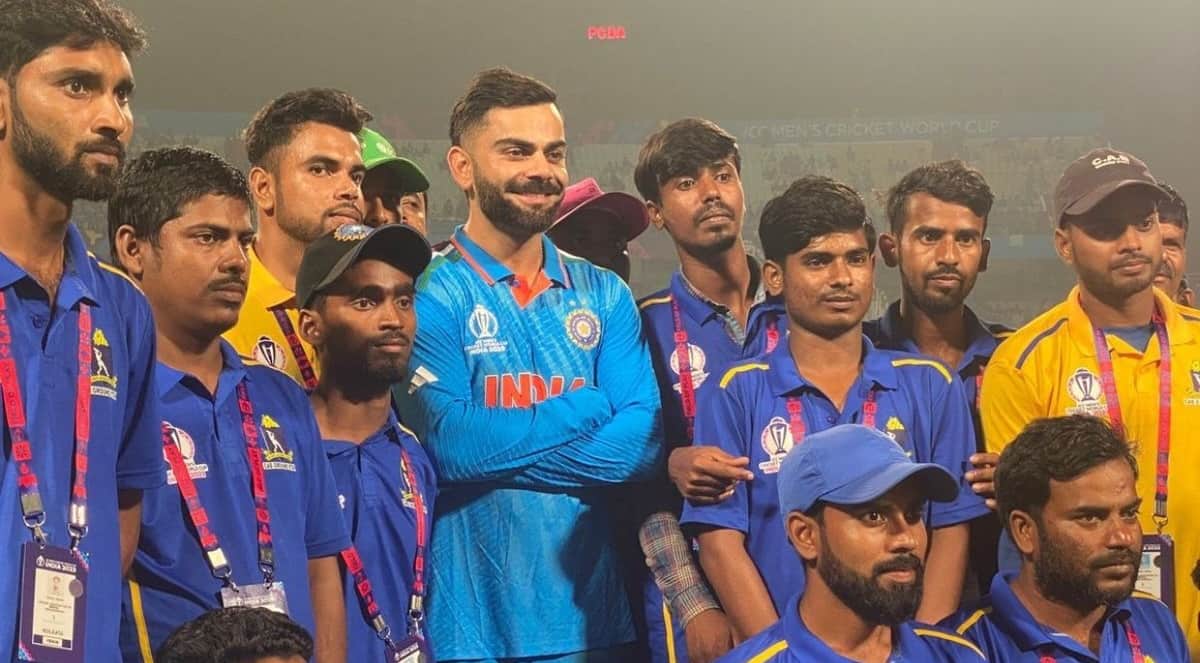 Virat Kohli Clicks With Ground Staff At Eden Gardens With His Special 35th Birthday