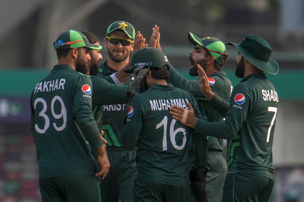 Shoaib Malik Criticizes Babar Azam's Captaincy & Lack of Professionalism In World Cup Campaign