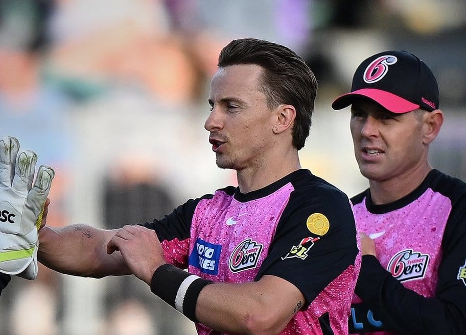 BBL 2023-24 | HUR vs SIX, Impact Performer - How Did Tom Curran Made a Difference in the Sydney Sixers Victory?