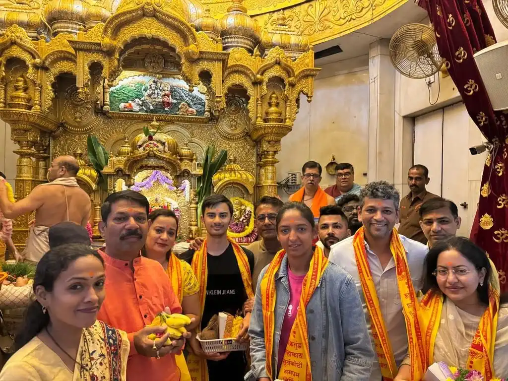 Harmanpreet Kaur & Amol Muzumdar Seek Blessings At Siddhivinayak After Historic Test Wins